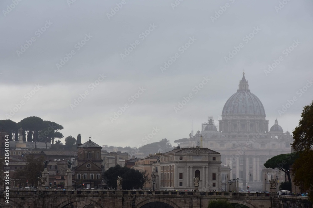 Le Vatican dans l’an brume 