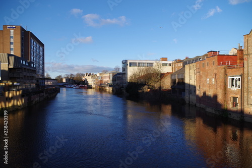 青空と川、そして街並み © camera_kozo