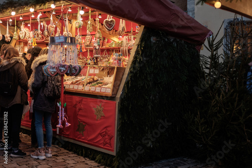 Auf dem Weihnachtsmarkt photo