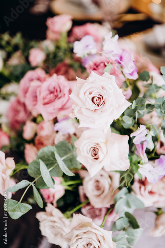 Beautiful decoration fo the wedding table.