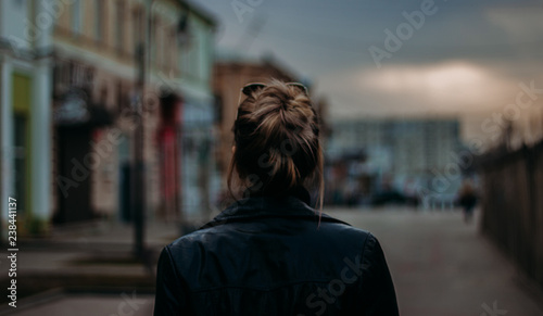 Фотография young woman in the city