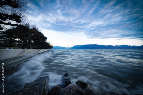 Approacxhing sundown by the shores of Lake Geneva  Lake Leman  on a winter s day
