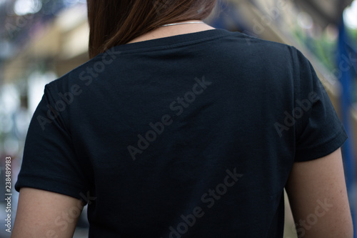 Woman wearing black t-shirt in back view
