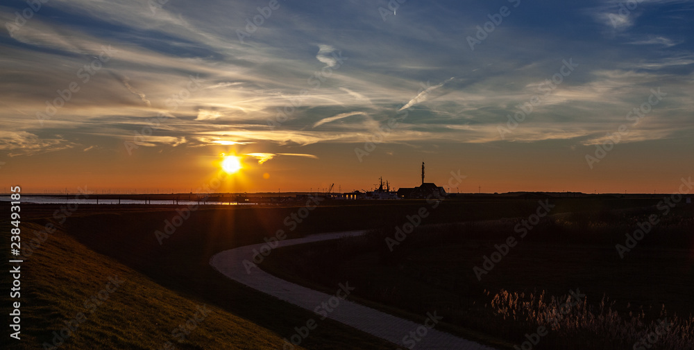 Fototapeta premium Spiekeroog Hafen Sonnenuntergang