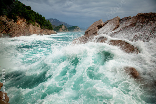 Obraz na plátně Beautiful amazing stunning seascape, waves crashing on rocks during a storm, Pet