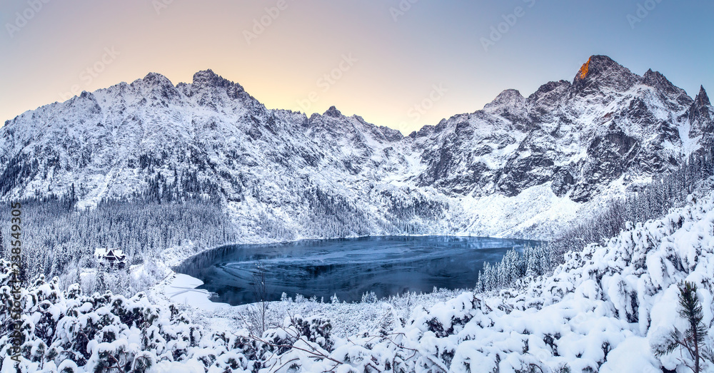 Winter dawn in mountains - obrazy, fototapety, plakaty 