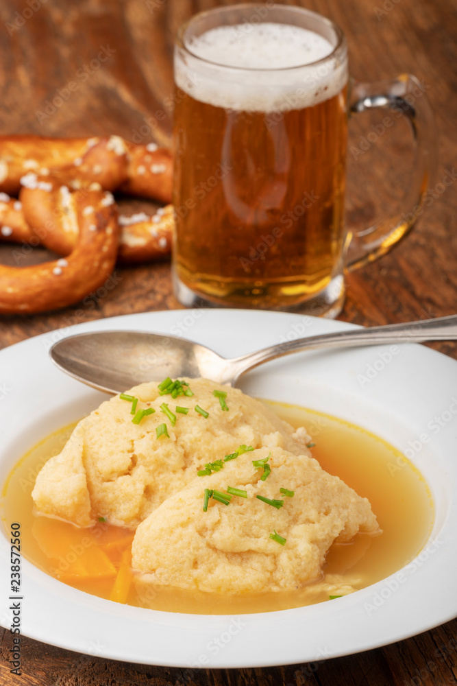 bayerische Grießknödelsuppe bayerische Grießknödelsuppe
