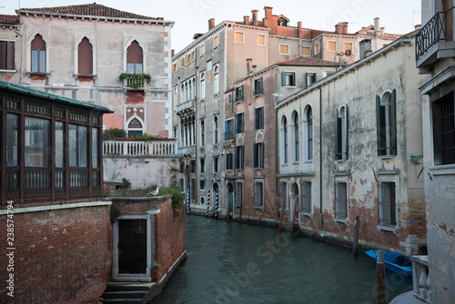 Fototapeta Naklejka Na Ścianę i Meble -  Famous canal on the streets of Venice