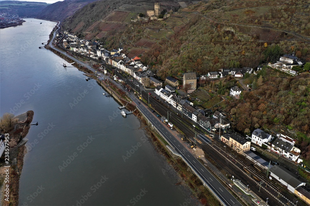 Burgen und Dörfer am Rhein