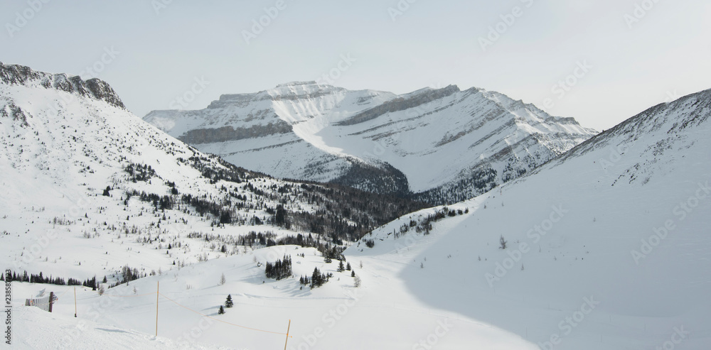 Obraz premium mountains covered in snow