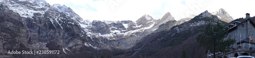 Ordesa Monte Perdido. National Park in Huesca, Spain © VEOy.com