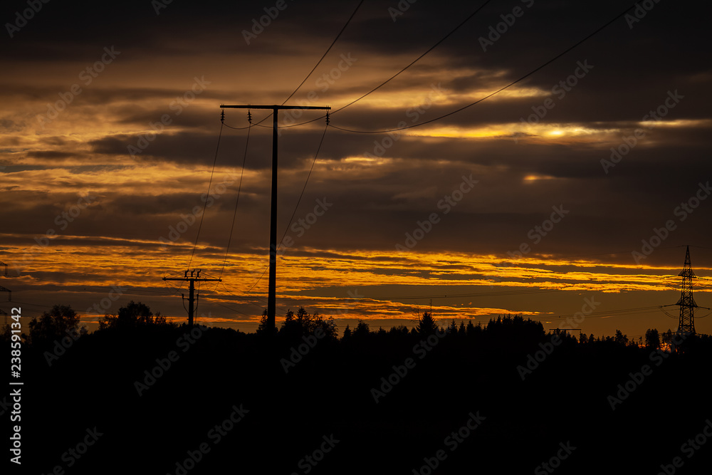 Stromleitung beim Sonnenuntergang