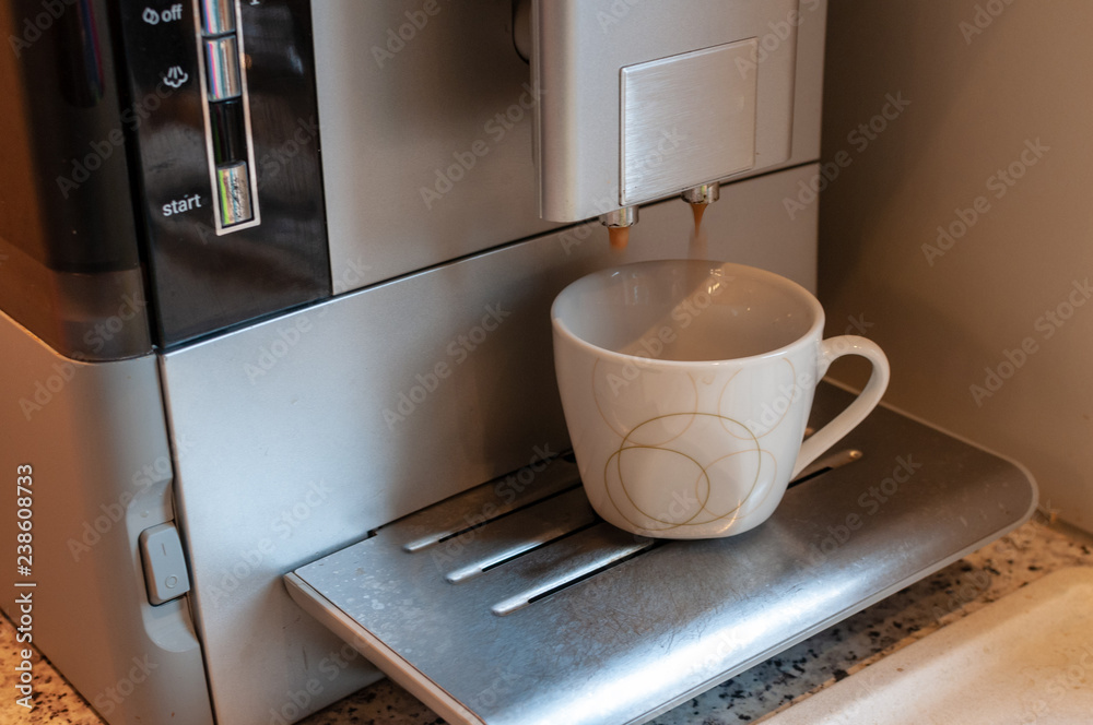 frischer Kaffee in Maschine frischer Kaffee in Maschine