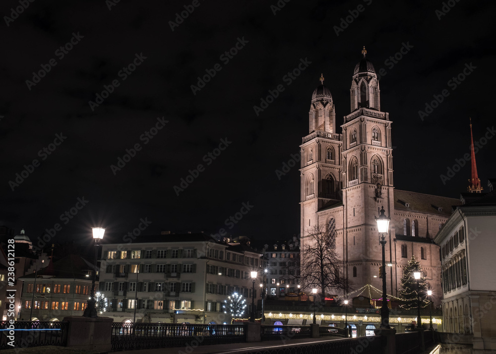Fototapeta premium Die Stadt Zürich in der Nacht