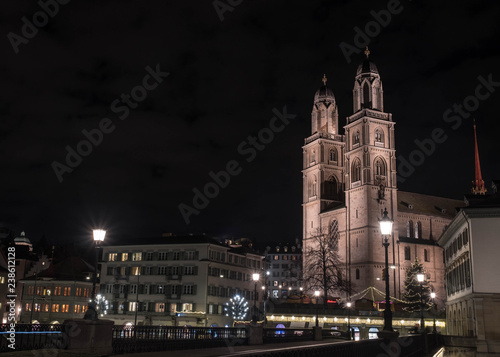 Die Stadt Z  rich in der Nacht