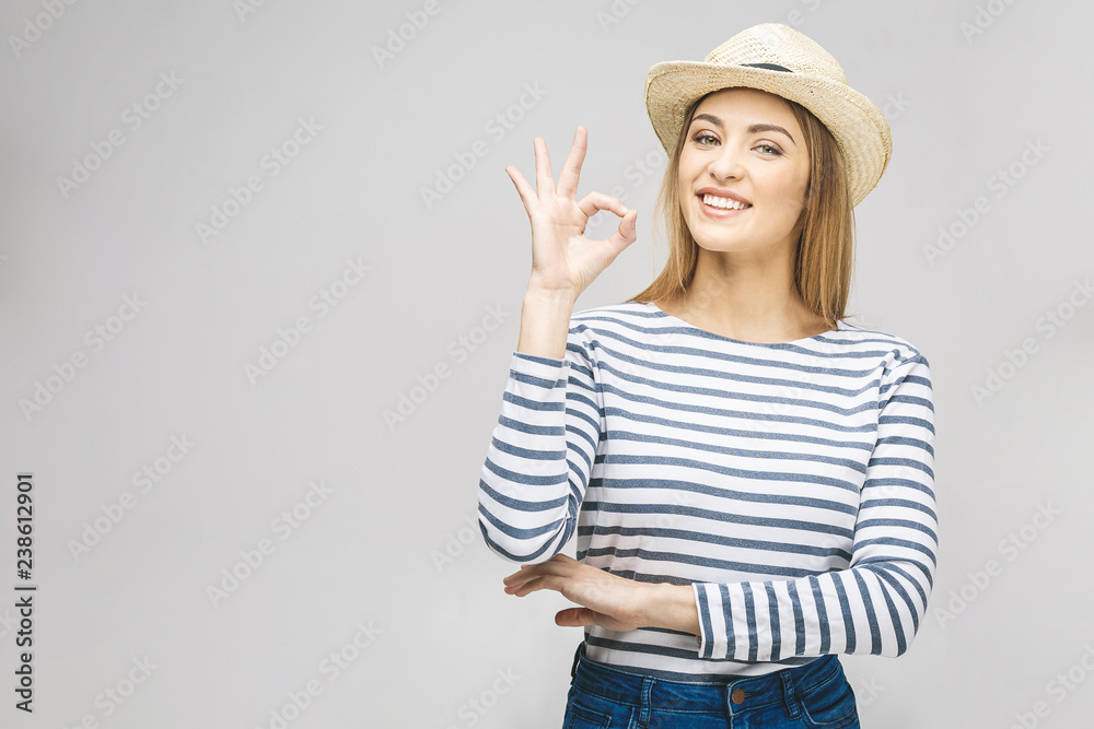 Happy young woman showing ok sign with fingers an winking isolated on a white background - Изображение Happy young woman showing ok sign with fingers an winking isolated on a white background - Изображение