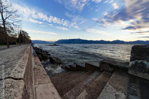 Fototapeta Approaching sundown by the shores of Lake Geneva (Lake Leman) on a winter's day