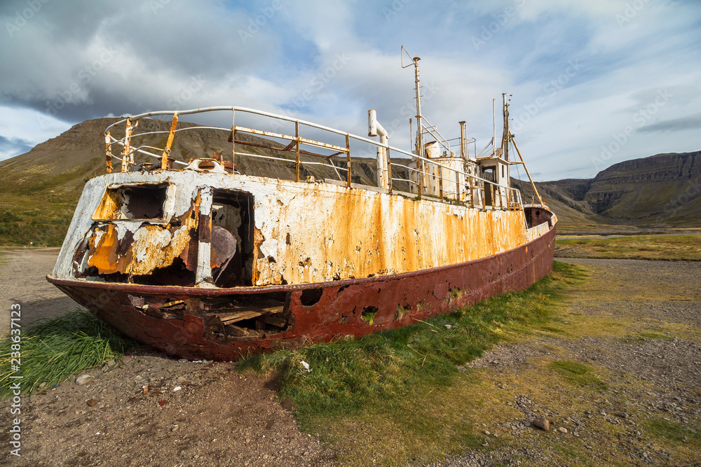 Fototapeta premium Impressive Ship wreck Gardar BA64 on west fjords, Iceland