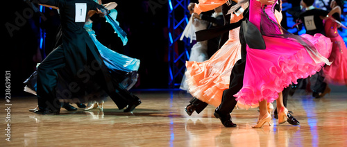 Photo woman and man dancer latino international dancing