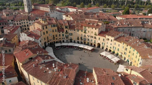 Piazza del Anfiteatro in Lucca