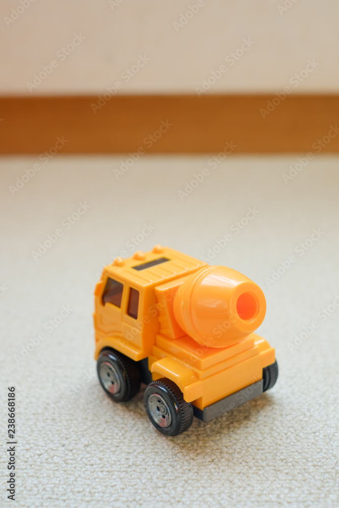 おもちゃのミキサー車 おもちゃのミキサー車