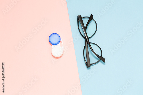 Obraz na plátně Glasses and contact lenses on two color pastel background, vision concept