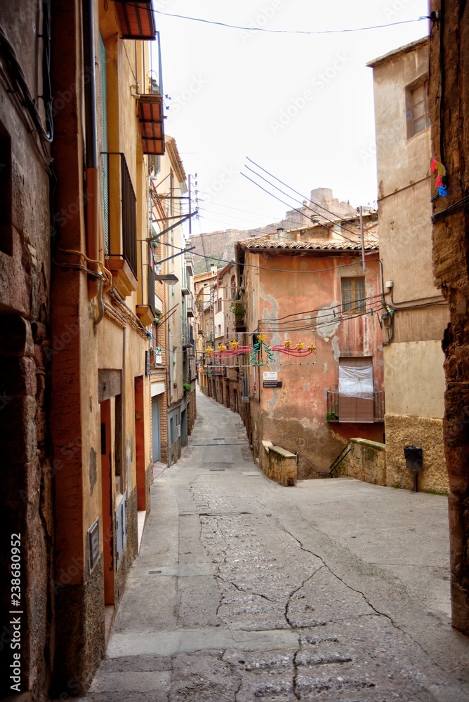 Fototapeta premium Alley in old Cardona, Spain