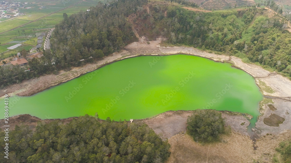 Fototapeta premium volcanic sulfur lake telaga warna in dieng plateau, java Indonesia. mountain tropical landscape lake with green water among mountains. this lake is one mainstay tourist destinations in Wonosobo