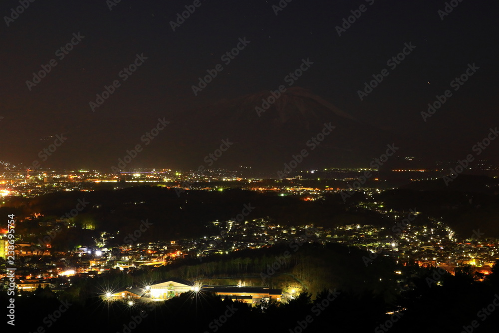 Fototapeta premium 朝焼けの岩手山