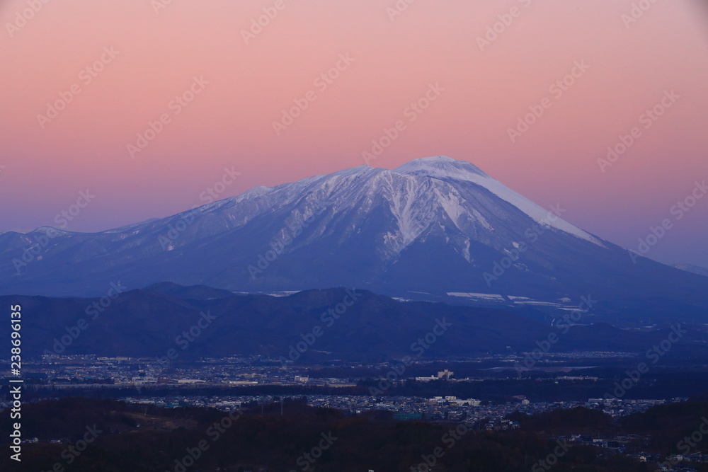 朝焼けの岩手山