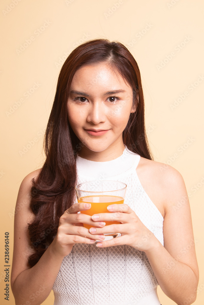 Young Asian woman drink orange juice.