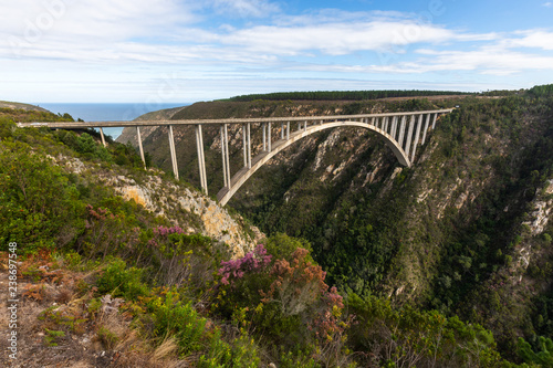 With 216 meter over ground, the Bloukrans Bridge is the highest bridge in Africa. © Mathias