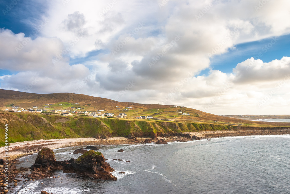 Obraz premium Dramatic coastal landscape at Bloody Foreland, Donegal, Ireland. Natural red granite cliffs at sunset on the Wild Atlantic Way