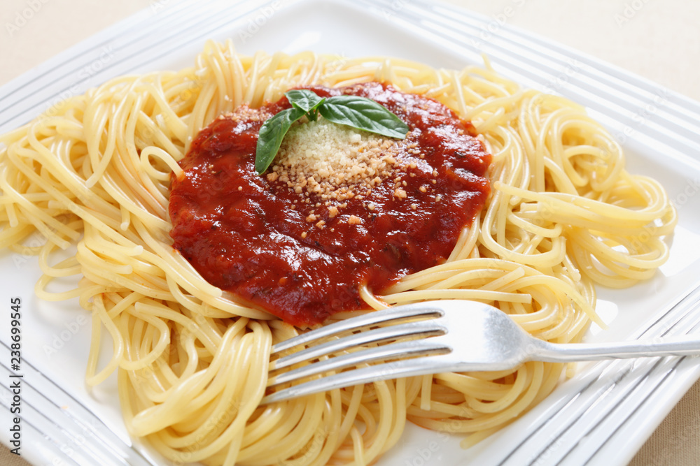 Spaghetti with pomodoro sauce Spaghetti with pomodoro sauce