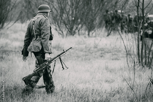 Wehrmacht soldier of the Second World War with a machine gun
