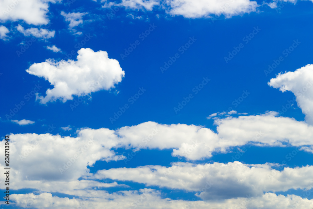 Obraz premium clouds in bright blue sky