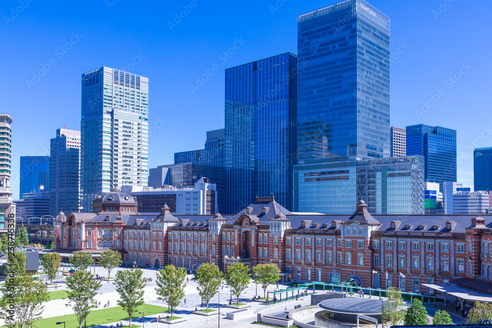 東京都ｰ都市風景 青空の下の東京駅とビル群４ Stock Photo Adobe Stock