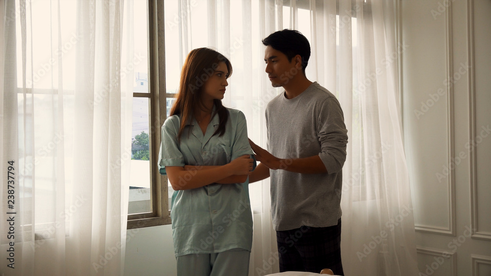 © pixs4u - The young husband and wife are touchy © pixs4u - The young husband and wife are touchy