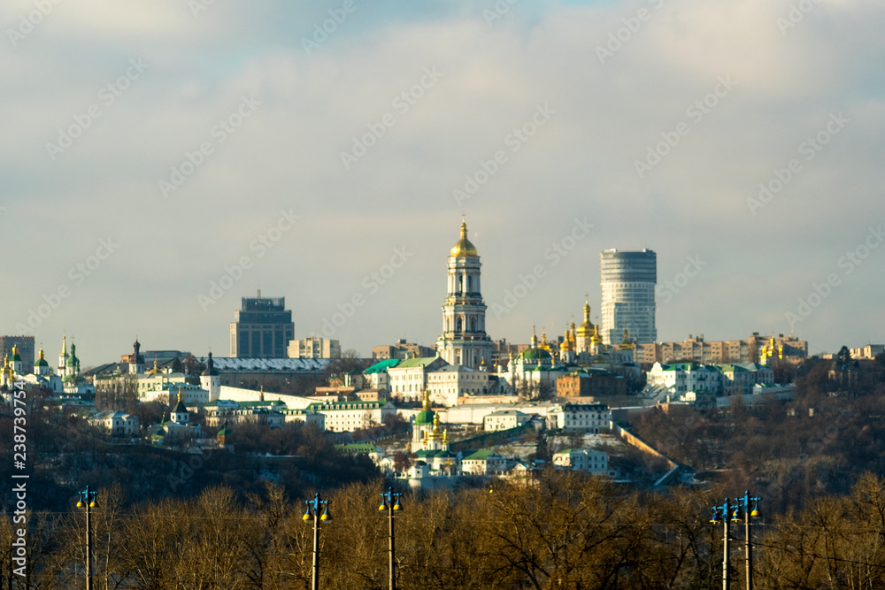 Obraz premium Kyiv, Ukraine - November 20, 2018: Kyiv cityscape. View of Kiev Pechersk Lavra churches on hills from above , Kyiv, Ukraine