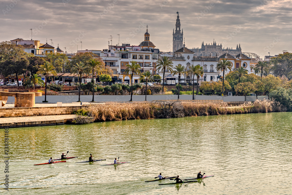 Fototapeta premium Cityscape of Seville and the Guadalquivir river.