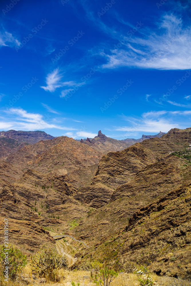Blick über die Berge von Gran Canaria mit Roque Nublo und Roque Bentayga