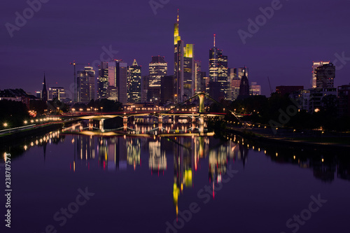 Blick auf die Skyline von Frankfurt am Main, Hessen, Deutschland 