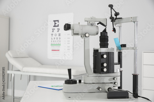 Canvas-taulu Ophthalmic slit lamp at children's doctor office