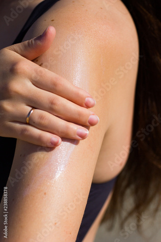 girl smears sunscreen