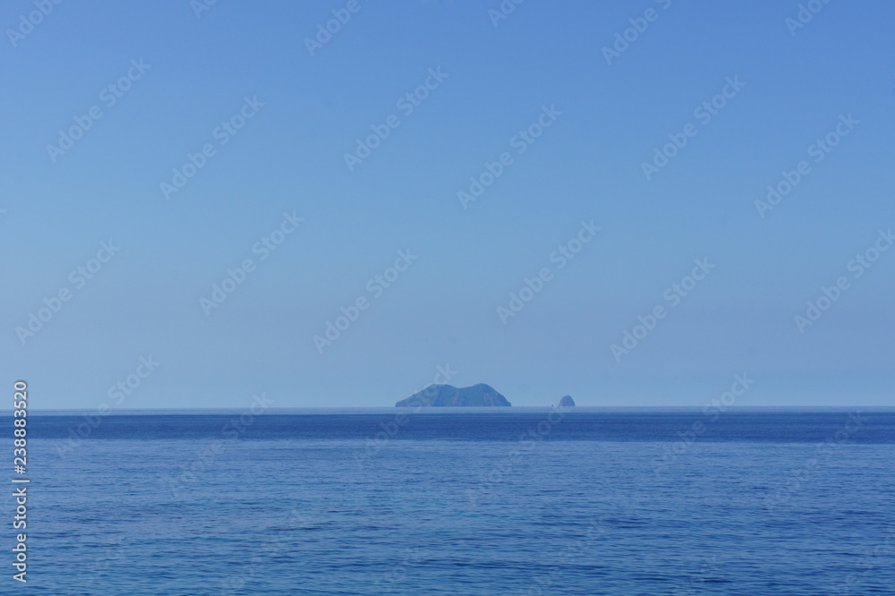 凪の海と松前小島