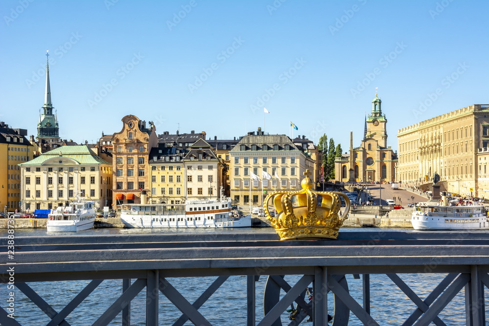 Obraz premium Stockholm old town (Gamla Stan) cityscape and Royal crown, Sweden