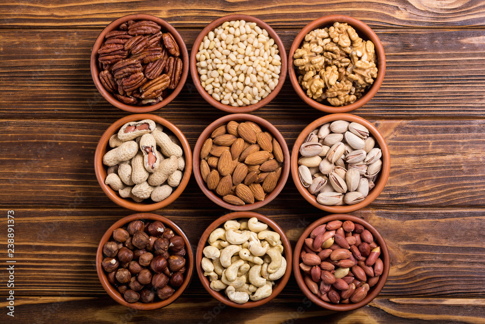 Mix of nuts : Pistachios, almonds , walnuts , pine nut , hazelnuts and cashew . Snack in bowl backgrond Mix of nuts : Pistachios, almonds , walnuts , pine nut , hazelnuts and cashew . Snack in bowl backgrond