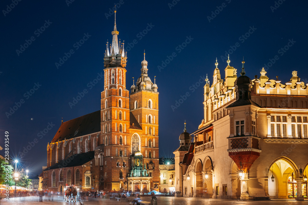 Naklejka premium Krakow, Poland. Evening Night View Of St. Mary's Basilica And Cl
