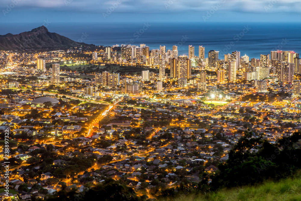 Obraz premium Honolulu from the Tentalus Drive, Oahu, Hawaii