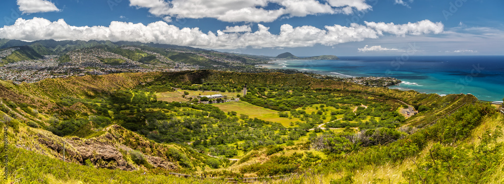 Naklejka premium Panoramic View over Diamond Head Crater o Oahu, Hawaii